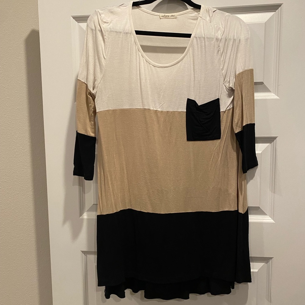 3/4 sleeve blouse. Size large.